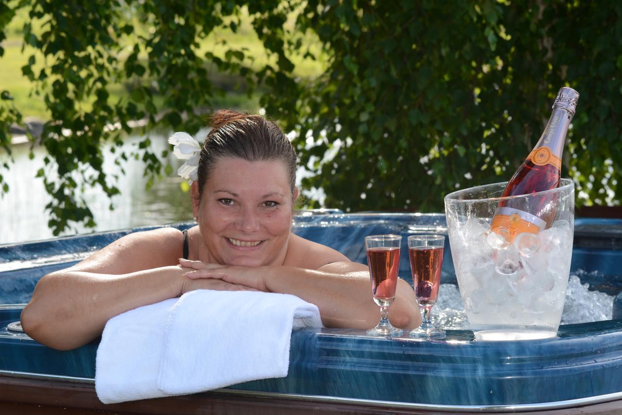 Revontuli Resort Rooms Hankasalmi Екстериор снимка